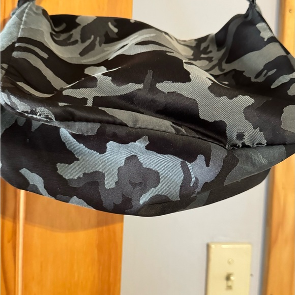 Lululemon Crossbody Bag - Picture 4 of 6